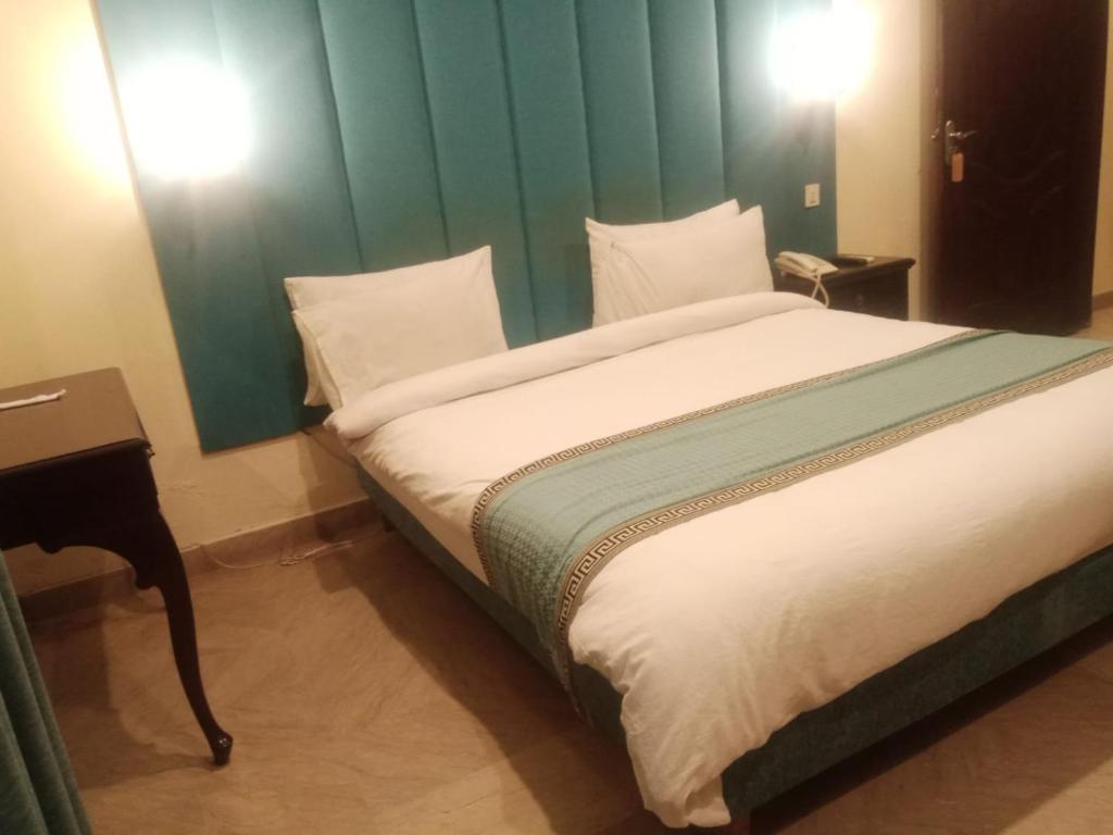 Premium Hotel Stay –  Lahore