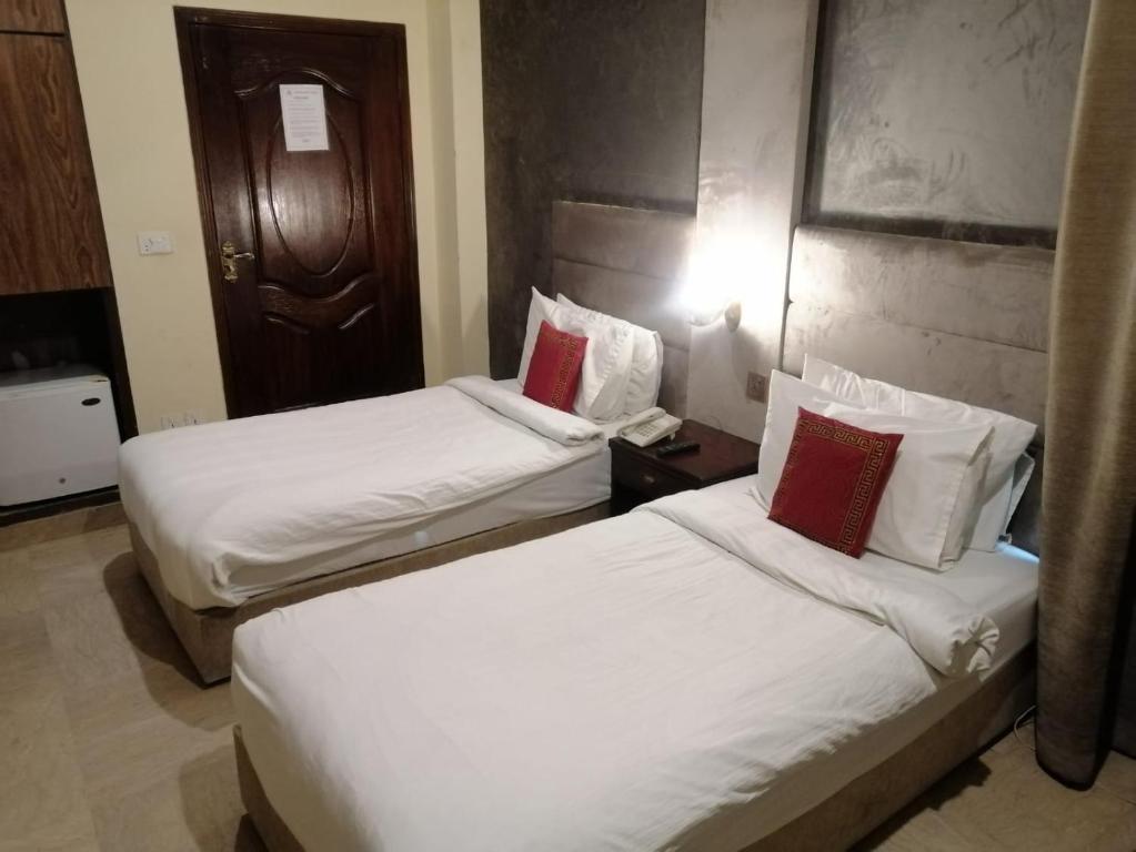 Premium Hotel Stay –  Lahore